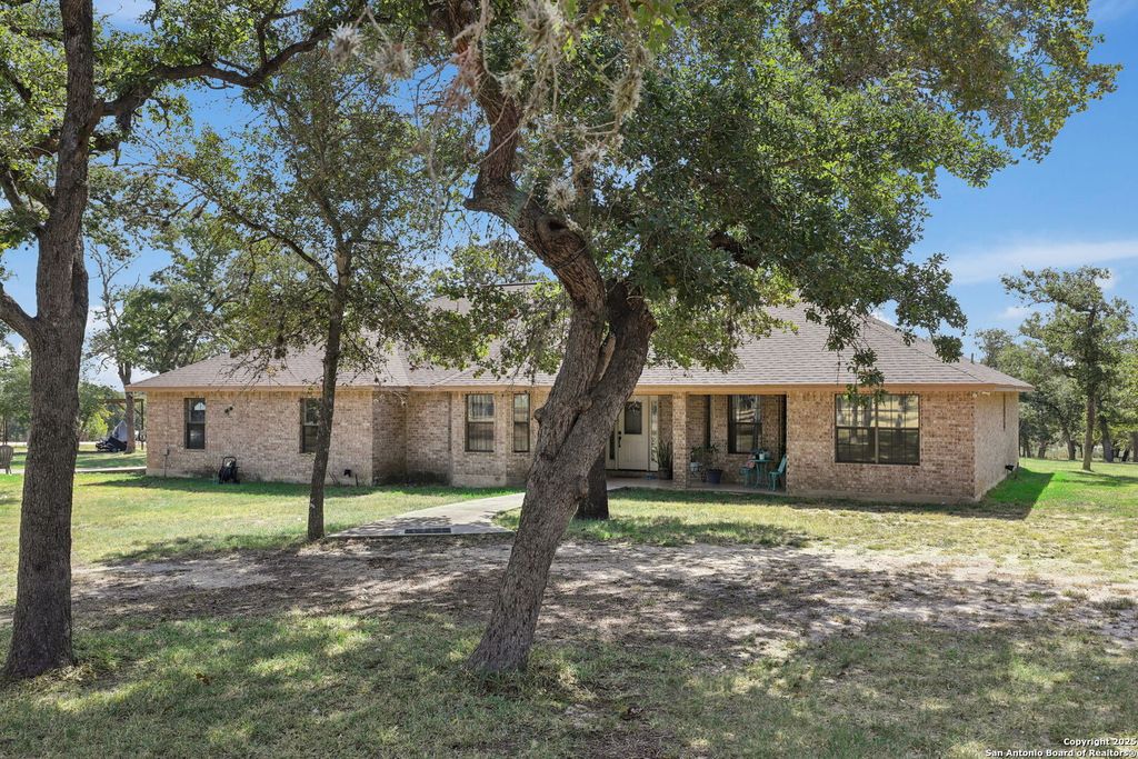 Photo of 110 High Sierra, Seguin, TX 78155 (MLS # 1910679)
