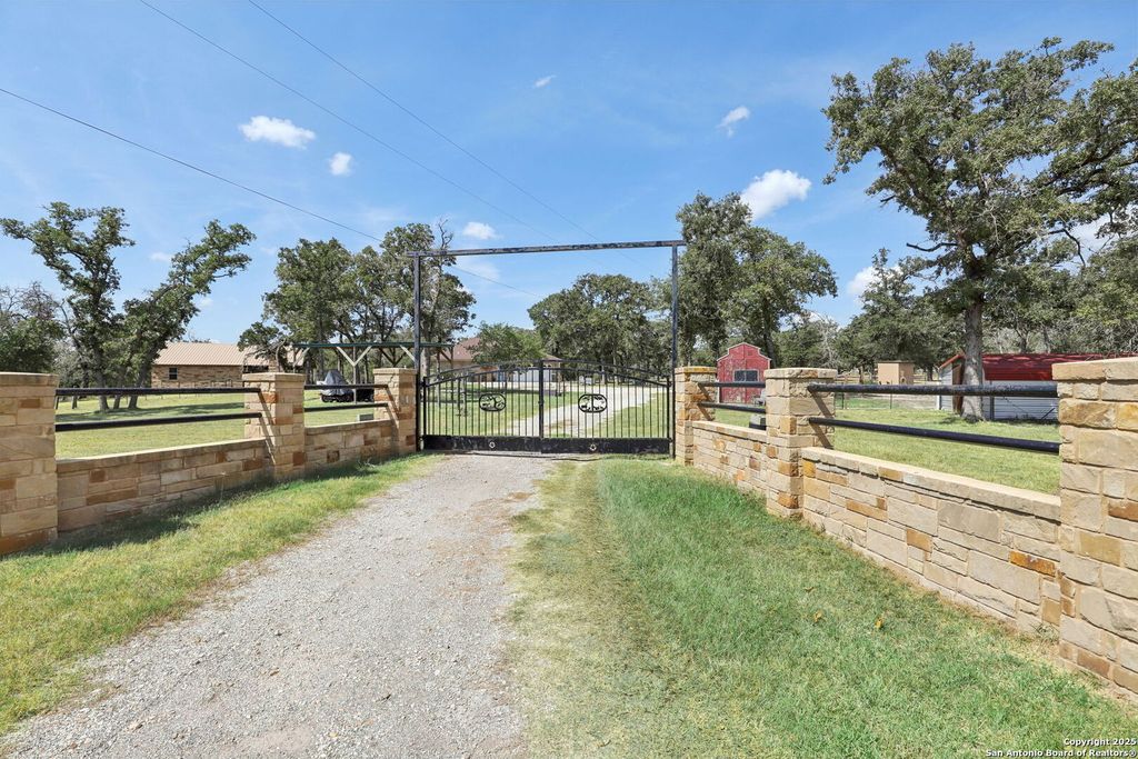 Photo of 110 High Sierra, Seguin, TX 78155 (MLS # 1910679)