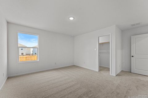 744 Horsetail Ln New Braunfels TX 78130