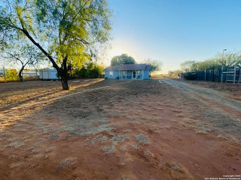 17480 S IH35 Dilley TX 78017