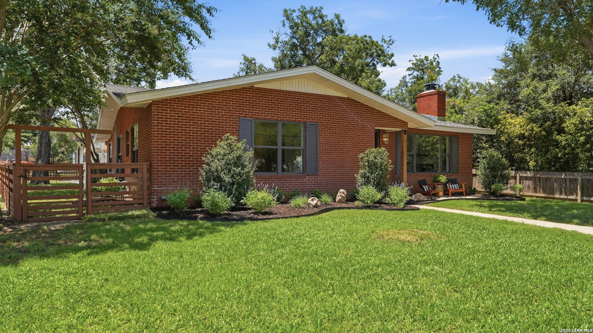 596 WILLOW AVE