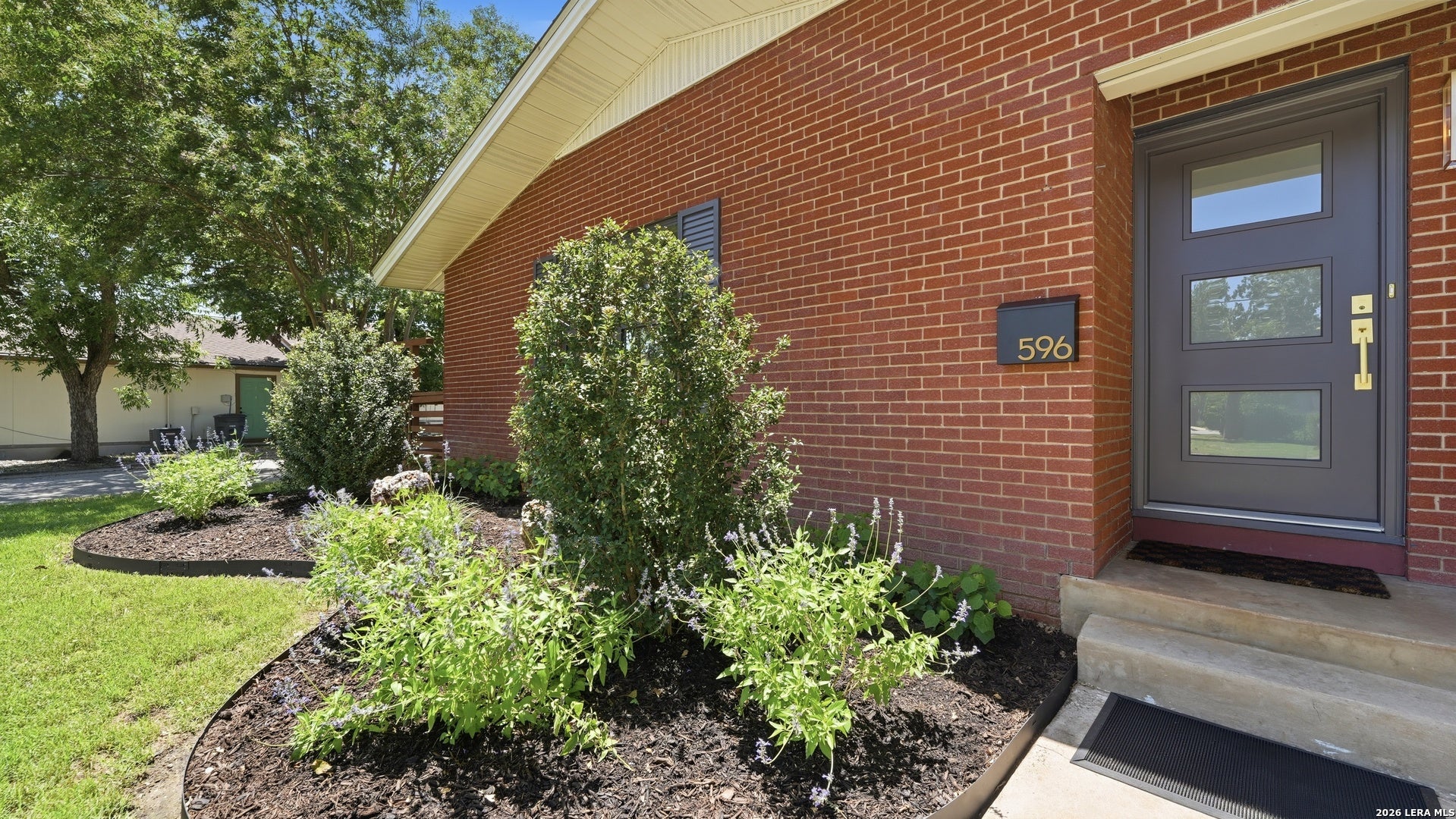 596 WILLOW AVE