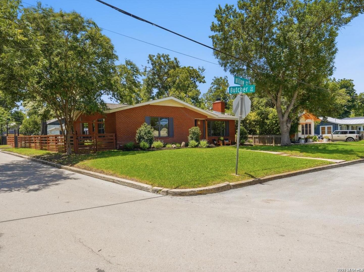 596 WILLOW AVE