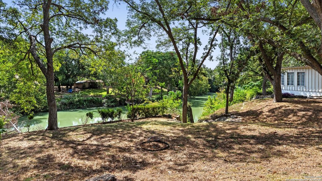 Photo of 949 Burges, Seguin, TX 78155 (MLS # 1915831)