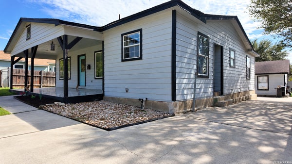 2376 W MULBERRY AVE, SAN ANTONIO, TX 78201 - Image f7629e58d7205ee2d529f23bd2ea15b3/3865305562