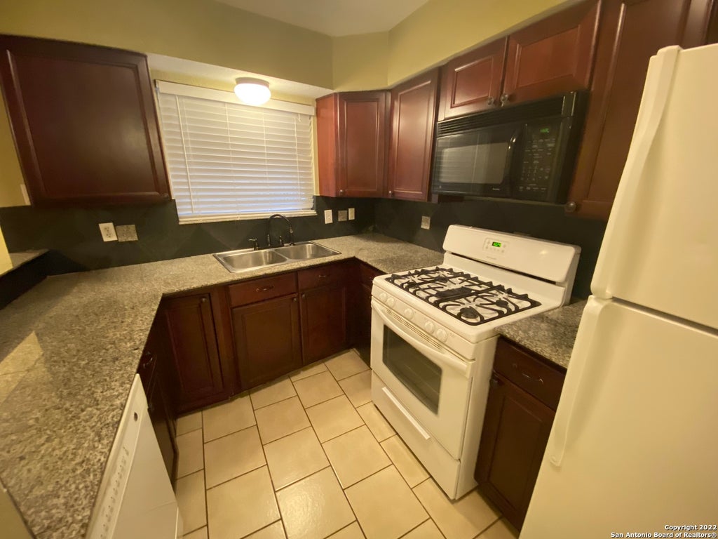 Photo of 211 NATALEN AVE 204 #204, San Antonio, TX 78209 (MLS # 2003835)