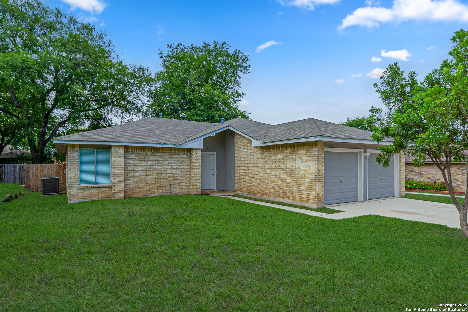 7912 Forest Crossing