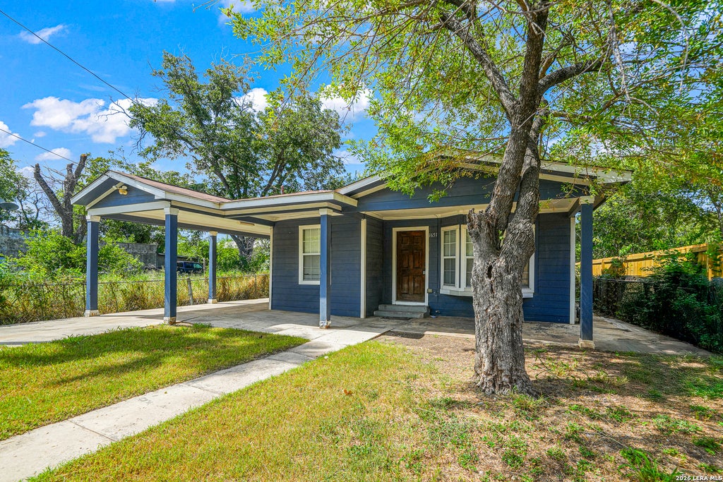 Photo of 1651 S Elmendorf, San Antonio, TX 78207 (MLS # 2018746)