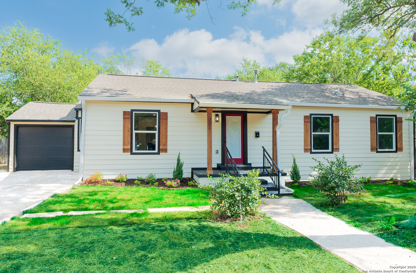 221 Larchmont