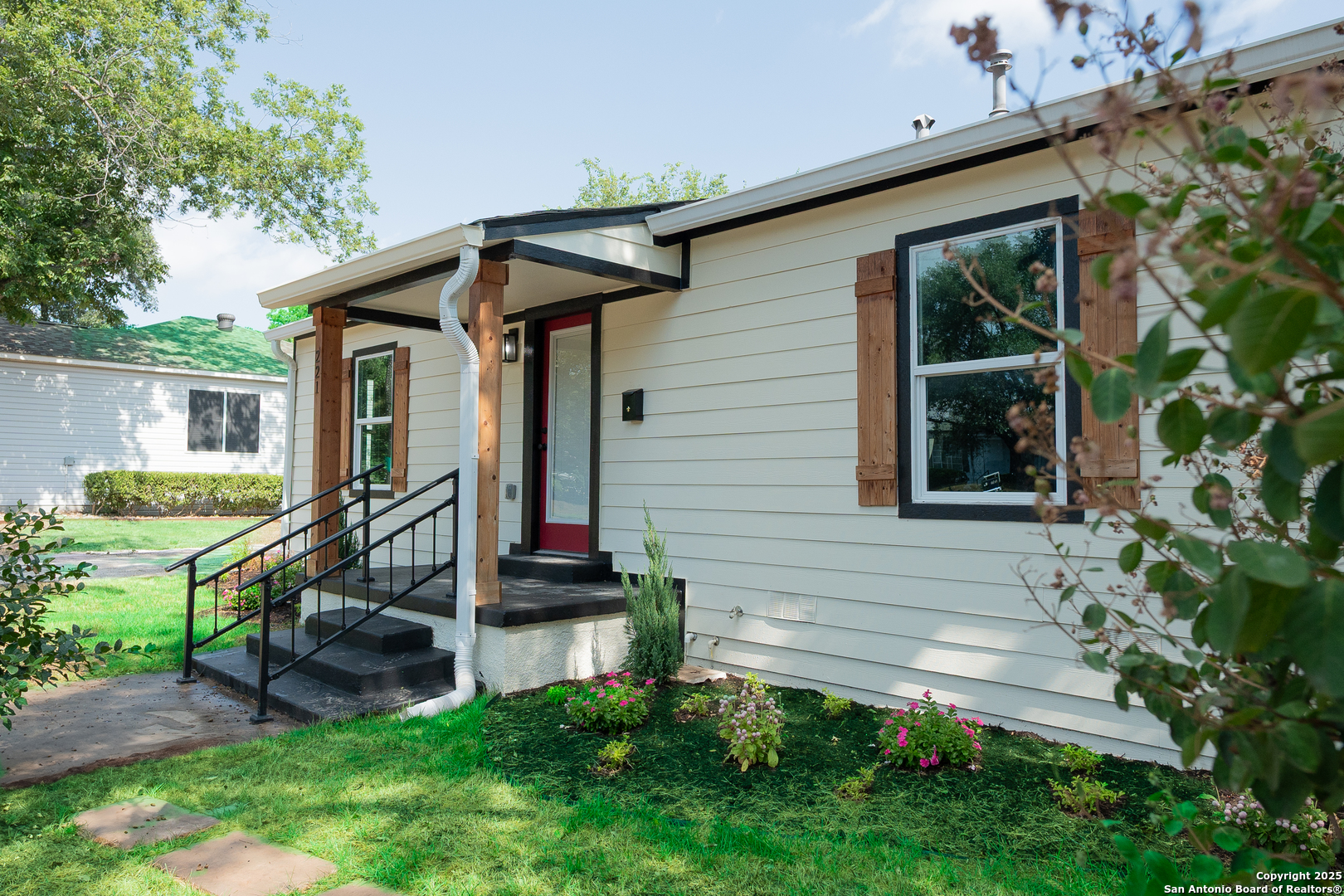 221 Larchmont