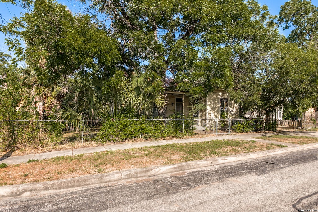 Photo of 1825 N Palmetto, San Antonio, TX 78208 (MLS # 2017458)