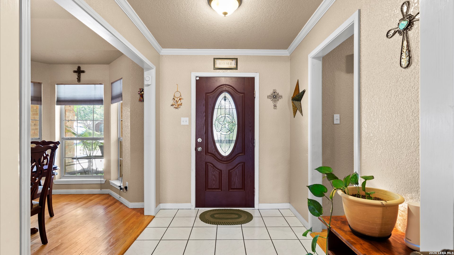 909 QUEENS DR