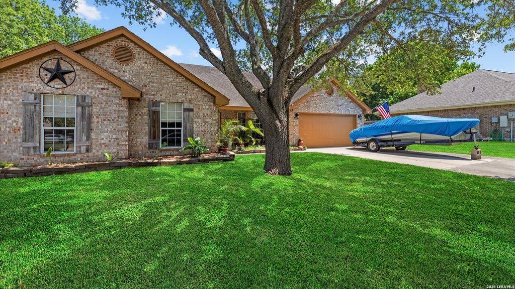 Photo of 909 QUEENS DR, New Braunfels, TX 78130 (MLS # 1967092)