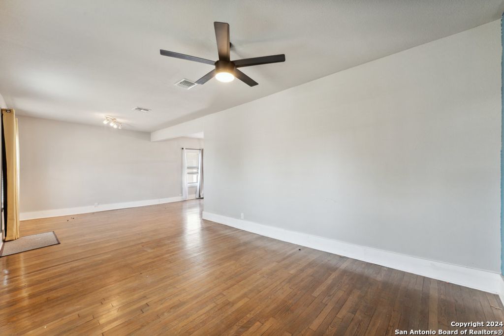 Photo of 1031 SCHLEY AVE, San Antonio, TX 78210 (MLS # 1934932)