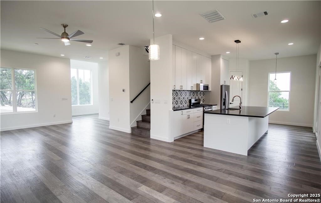 Fischer, Texas 78623, United States, 3 Bedrooms Bedrooms, ,3 BathroomsBathrooms,Residential,Active,198402