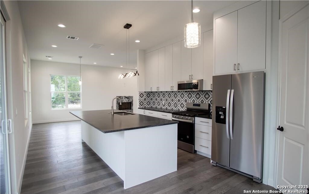 Fischer, Texas 78623, United States, 3 Bedrooms Bedrooms, ,3 BathroomsBathrooms,Residential,Active,198402