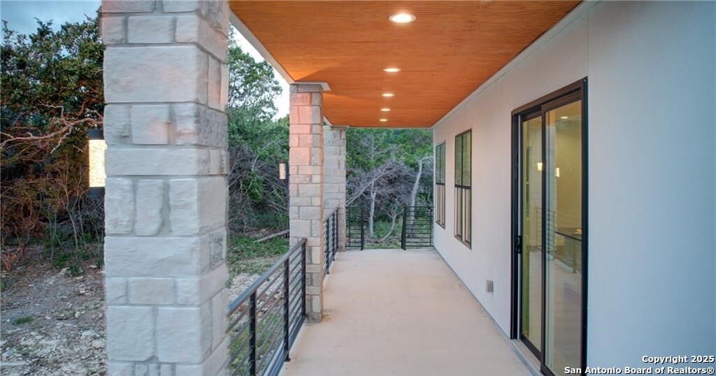 Fischer, Texas 78623, United States, 3 Bedrooms Bedrooms, ,3 BathroomsBathrooms,Residential,Active,198402