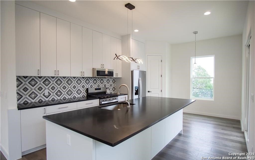 Fischer, Texas 78623, United States, 3 Bedrooms Bedrooms, ,3 BathroomsBathrooms,Residential,Active,198402