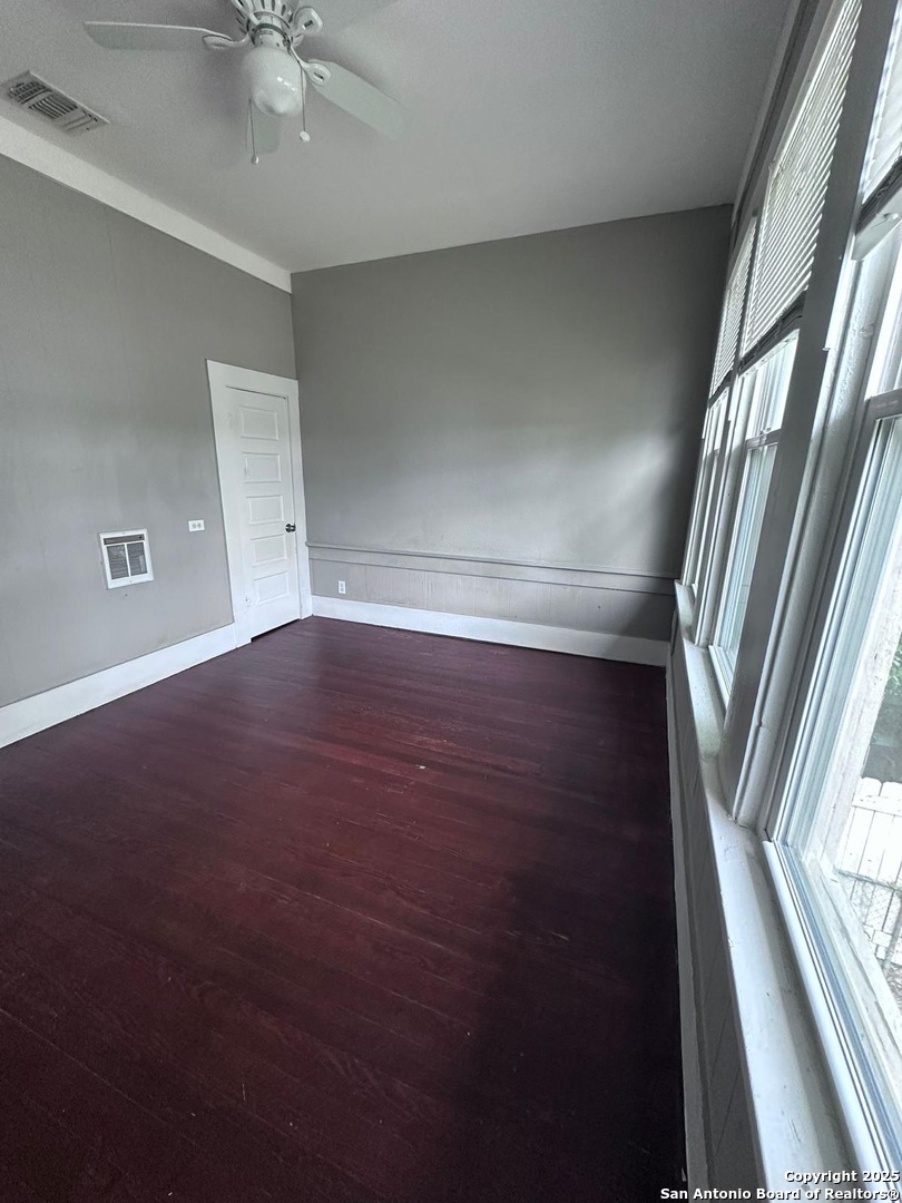 415 E Locust 3