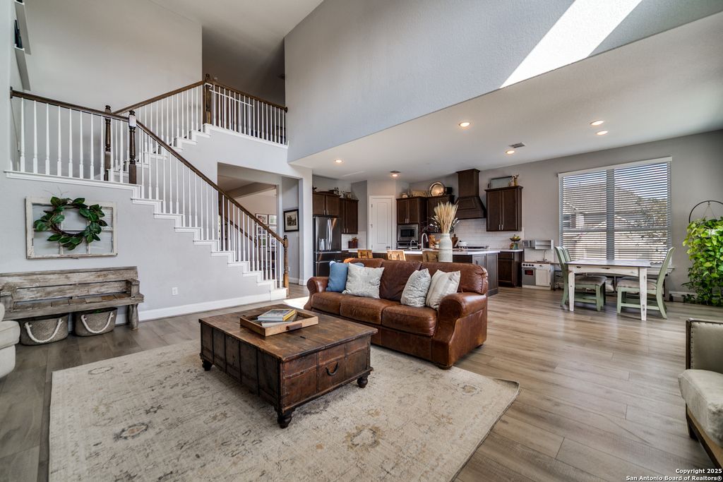 Photo of 121 Stablewood Ct, Boerne, TX 78006 (MLS # 1924102)