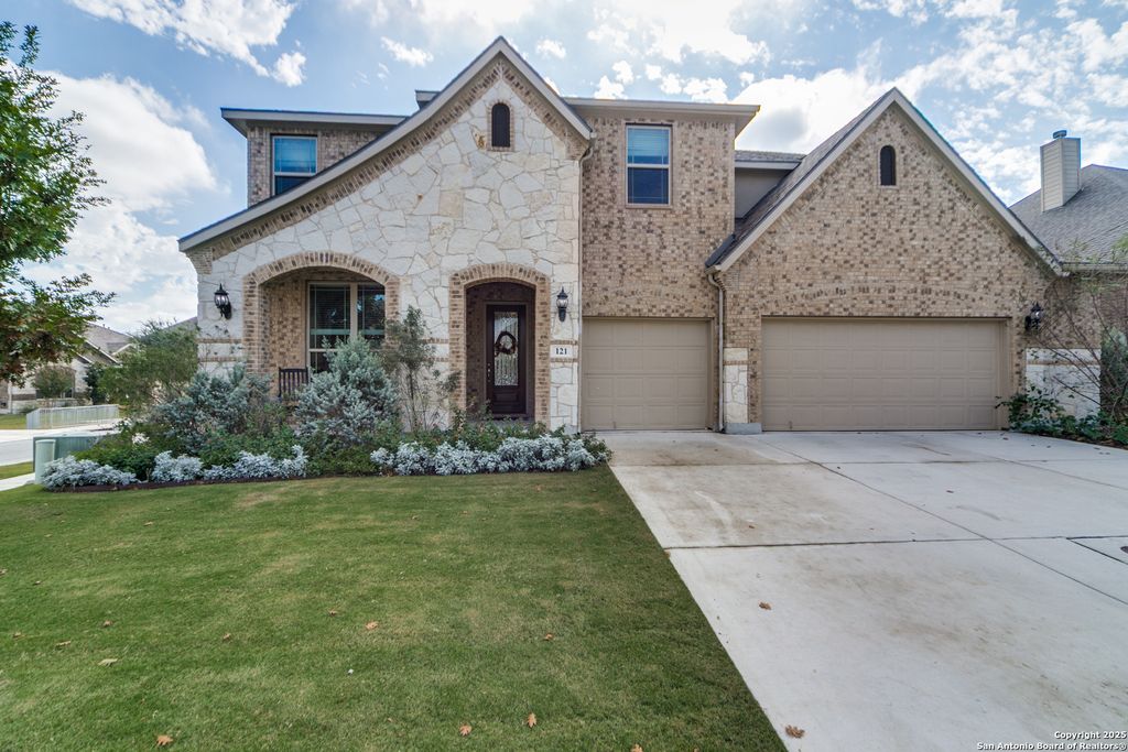 Photo of 121 Stablewood Ct, Boerne, TX 78006 (MLS # 1924102)