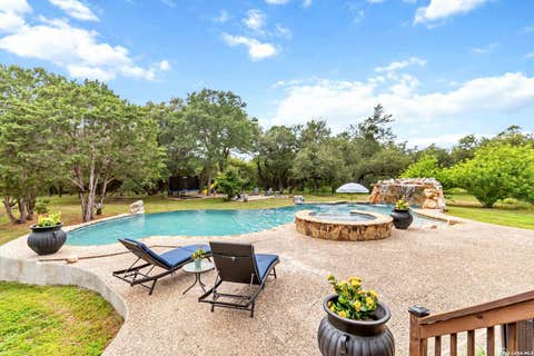Property photo of 318 Berry Oaks Dr, Bulverde, TX 78163