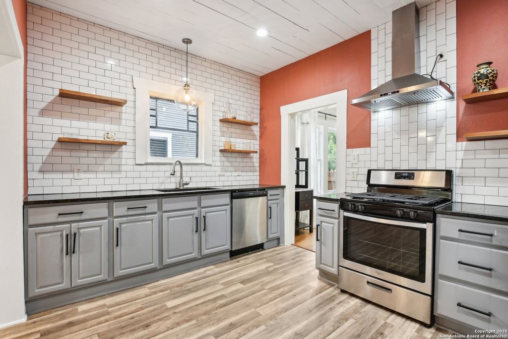 Photo of 230 Glenwood, San Antonio, TX 78210 (MLS # 1906634)