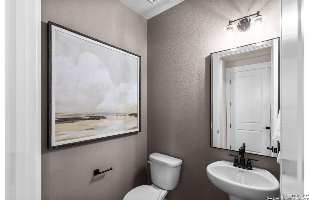 Photo of 613 Dayflower Ln, New Braunfels, TX 78132 (MLS # 1920597)