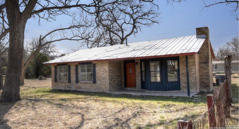 311 Patterson Creek Leakey TX 78873