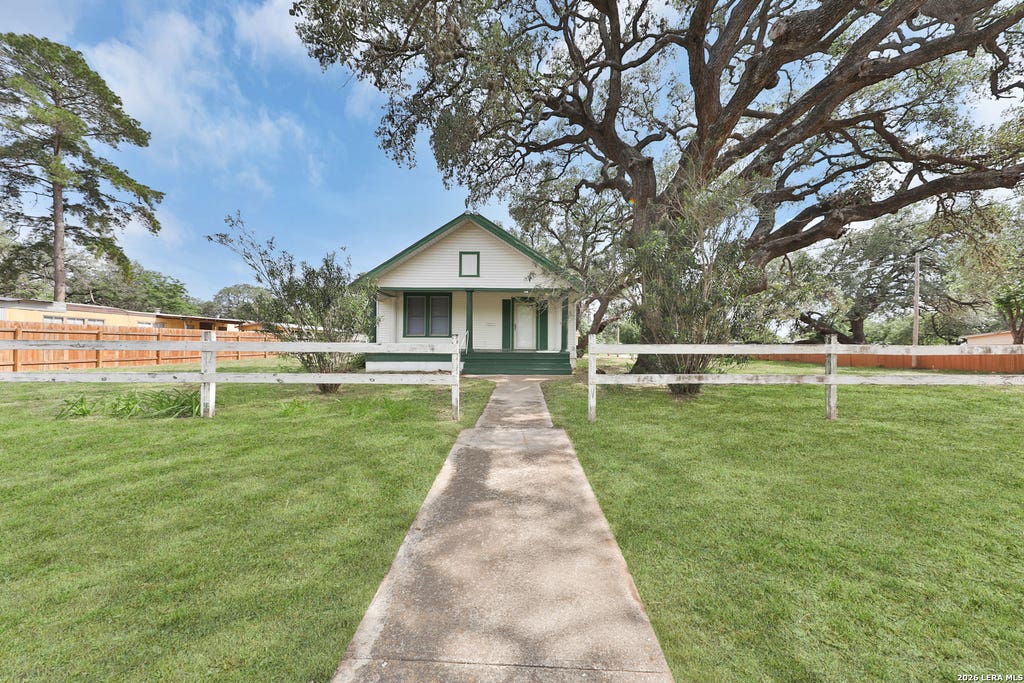 Photo of 804 COMMERCE ST, Pleasanton, TX 78064 (MLS # 1965307)