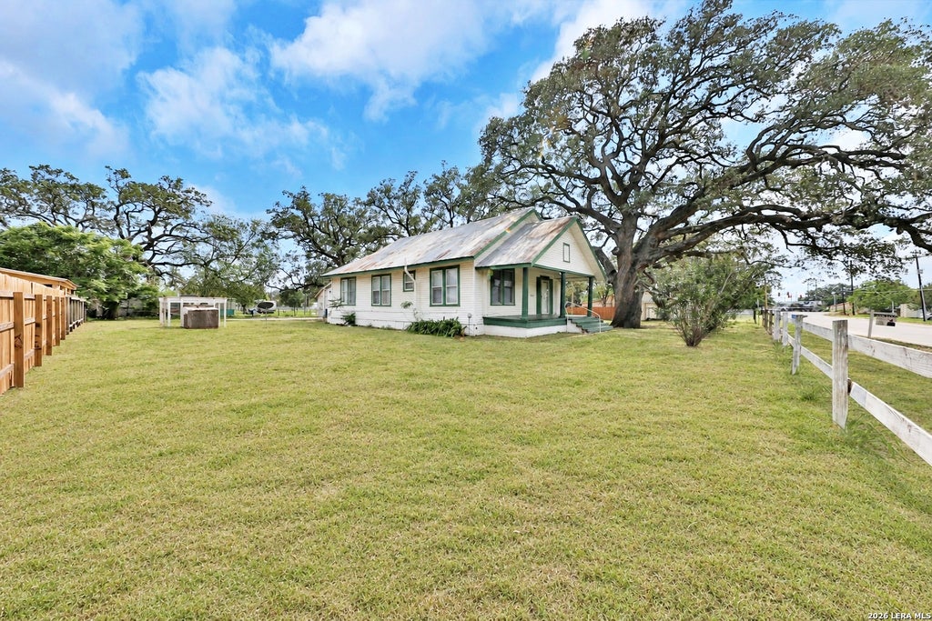 Photo of 804 COMMERCE ST, Pleasanton, TX 78064 (MLS # 1965307)