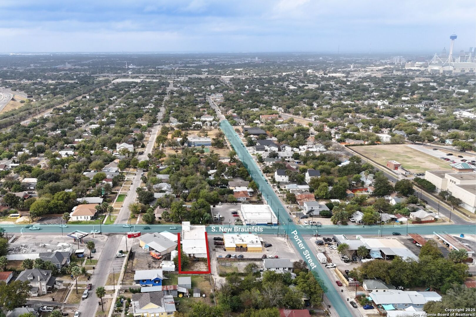 1426 S NEW BRAUNFELS AVE