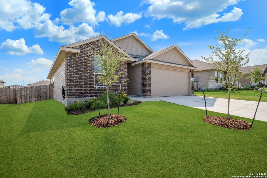 Photo of 213 Gravel Gray, Cibolo, TX 78108 (MLS # 1992906)