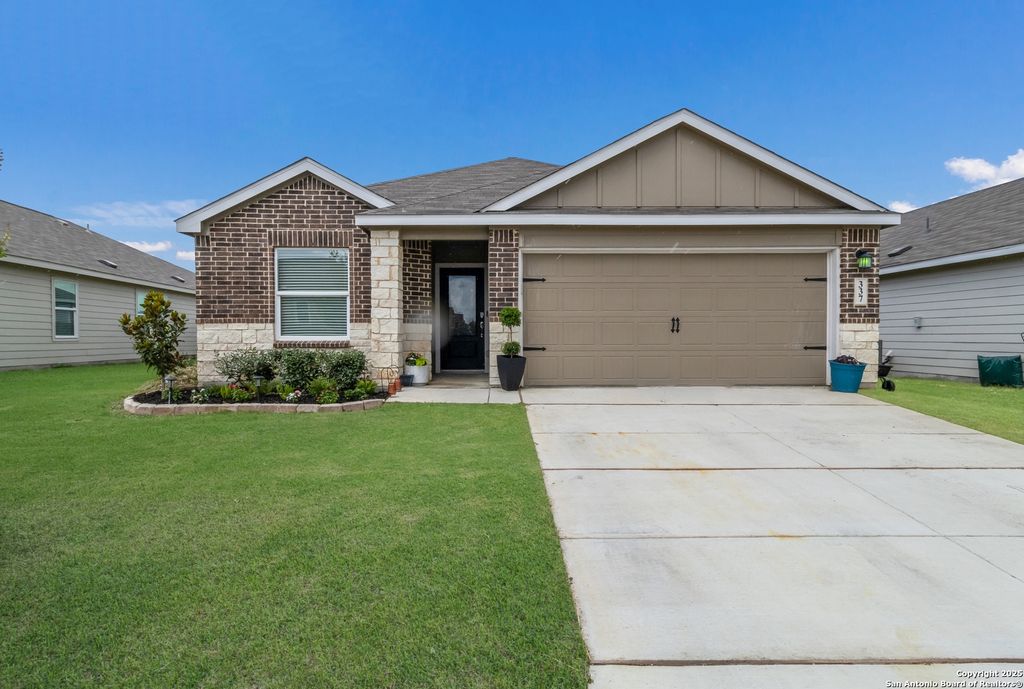 Photo of 337 Cordova Crossing, Seguin, TX 78155 (MLS # 1879582)