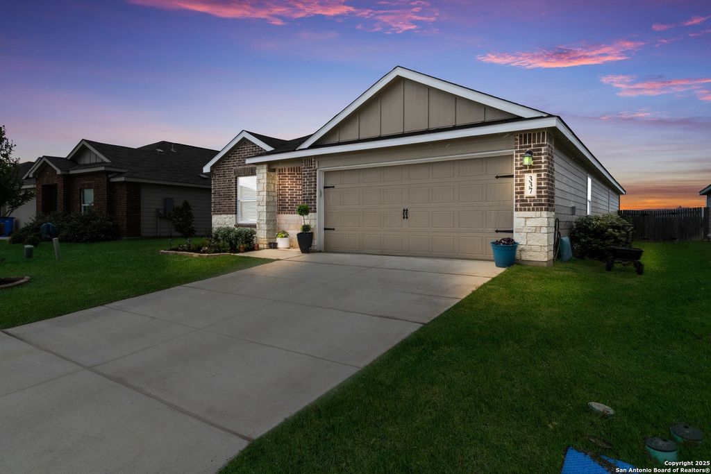 Photo of 337 Cordova Crossing, Seguin, TX 78155 (MLS # 1879582)