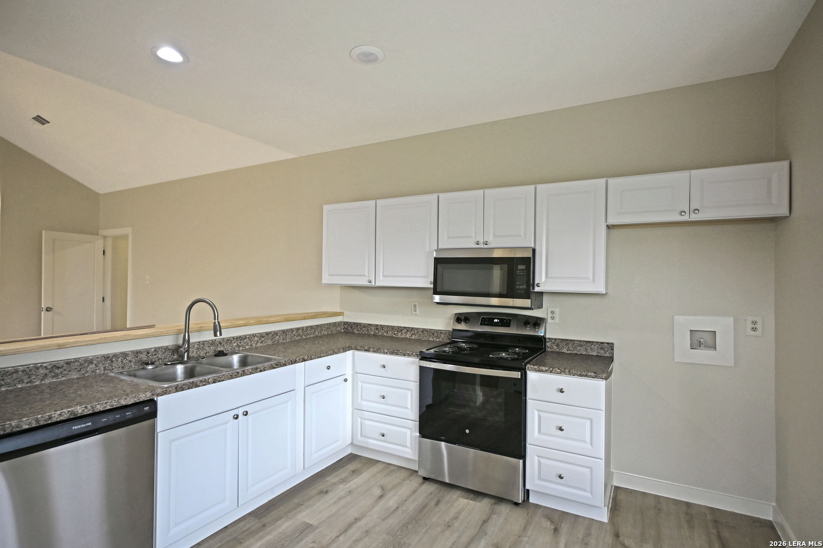 772 VISTA PKWY - Photo 3