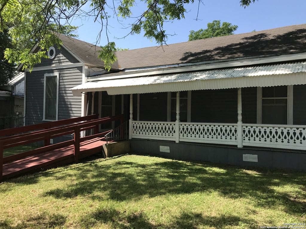 Photo of 803 MONTANA ST, San Antonio, TX 78203 (MLS # 2018086)