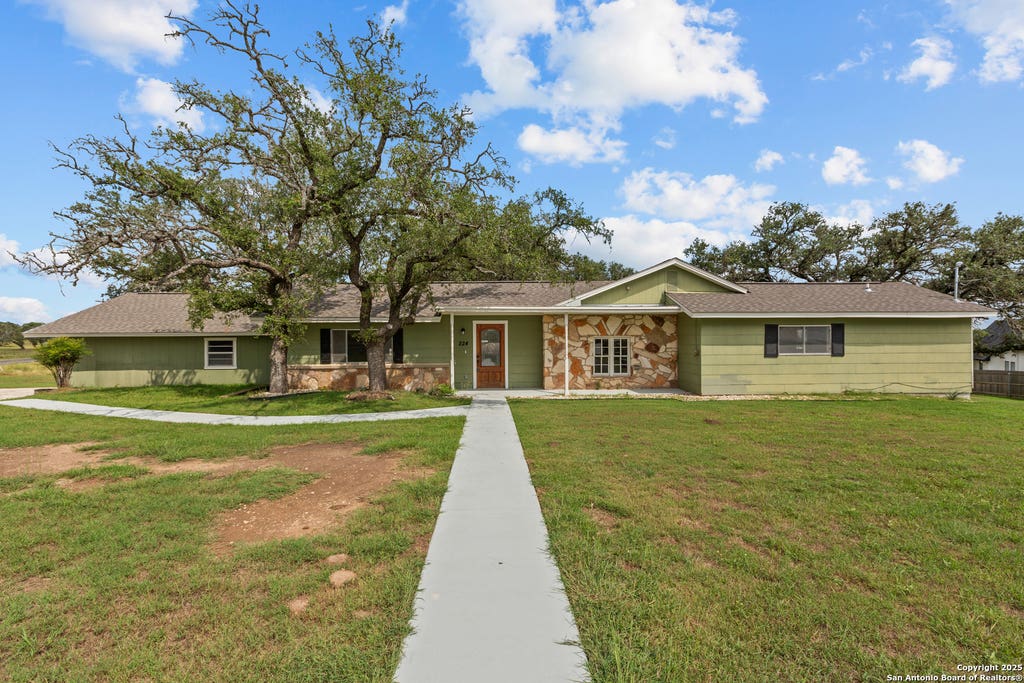 Photo of 224 LOWER CRABAPPLE RD, Fredericksburg, TX 78624 (MLS # 1991536)