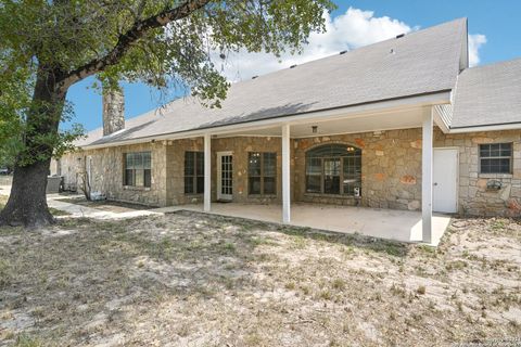 A home in Floresville