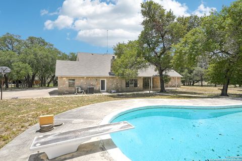 A home in Floresville