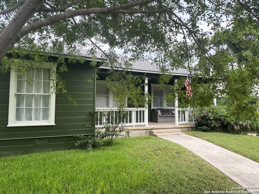 Photo of 101 Charles Rd, Terrell Hills, TX 78209 (MLS # 1891243)