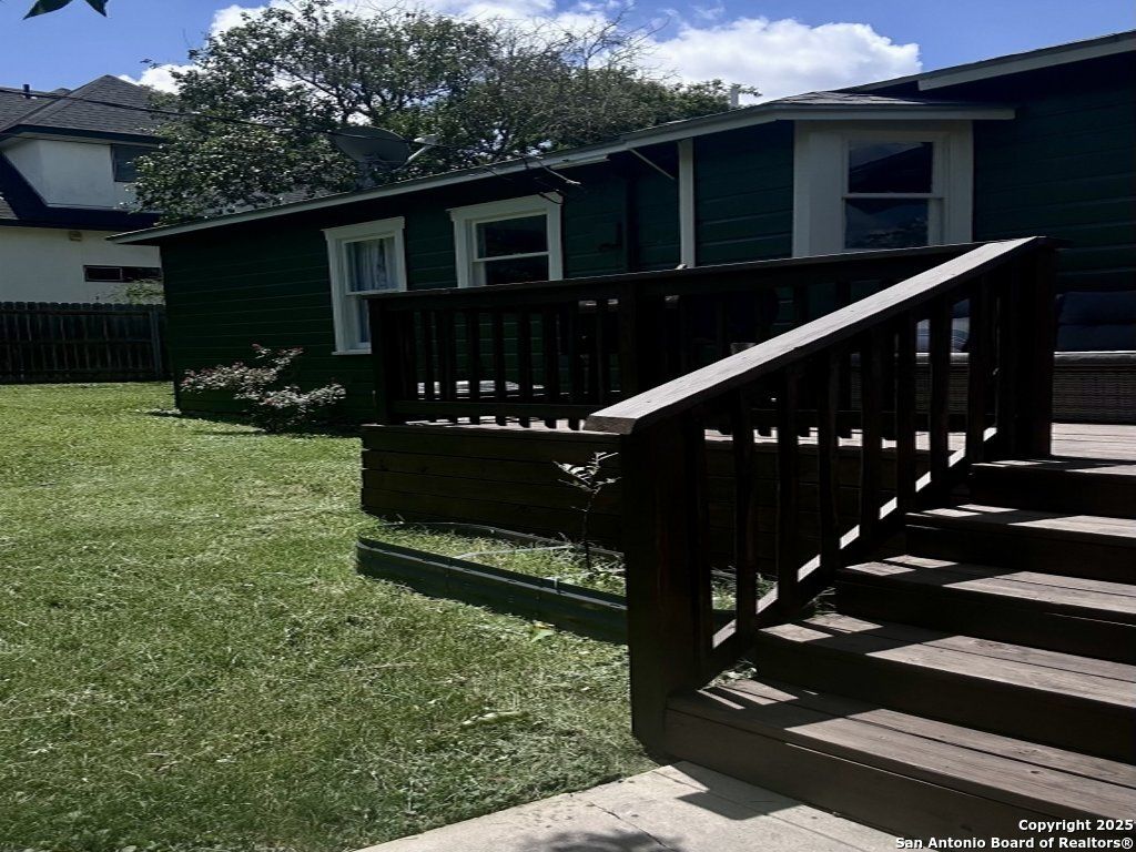 Photo of 101 Charles Rd, Terrell Hills, TX 78209 (MLS # 1891243)