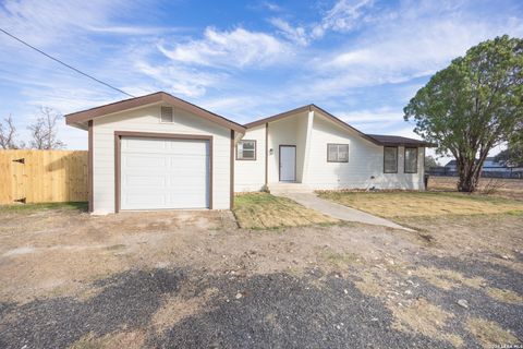 523A Rossville Devine TX 78016