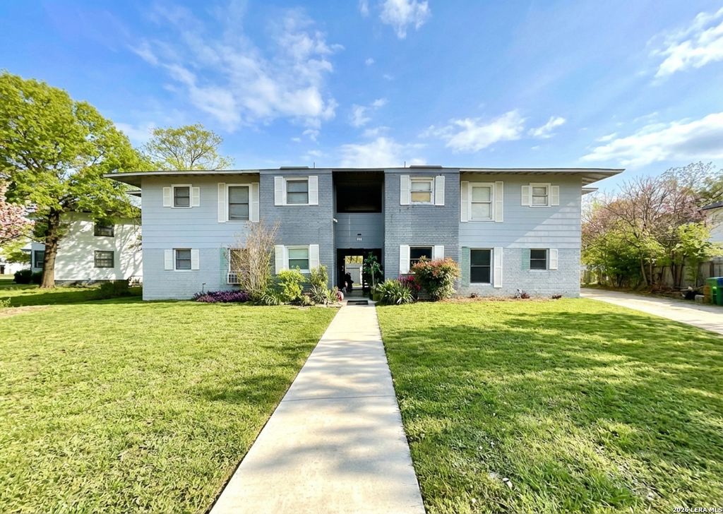 Photo of 100 Senisa Dr, San Antonio, TX 78228 (MLS # 1944601)