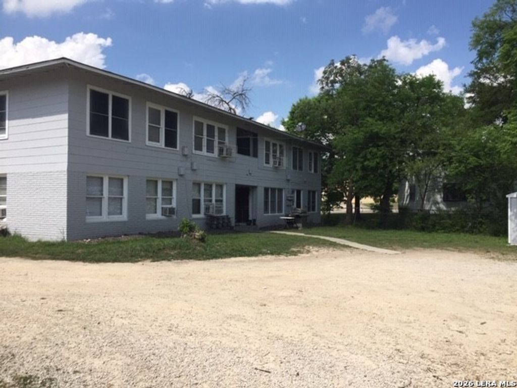 Photo of 100 Senisa Dr, San Antonio, TX 78228 (MLS # 1944601)