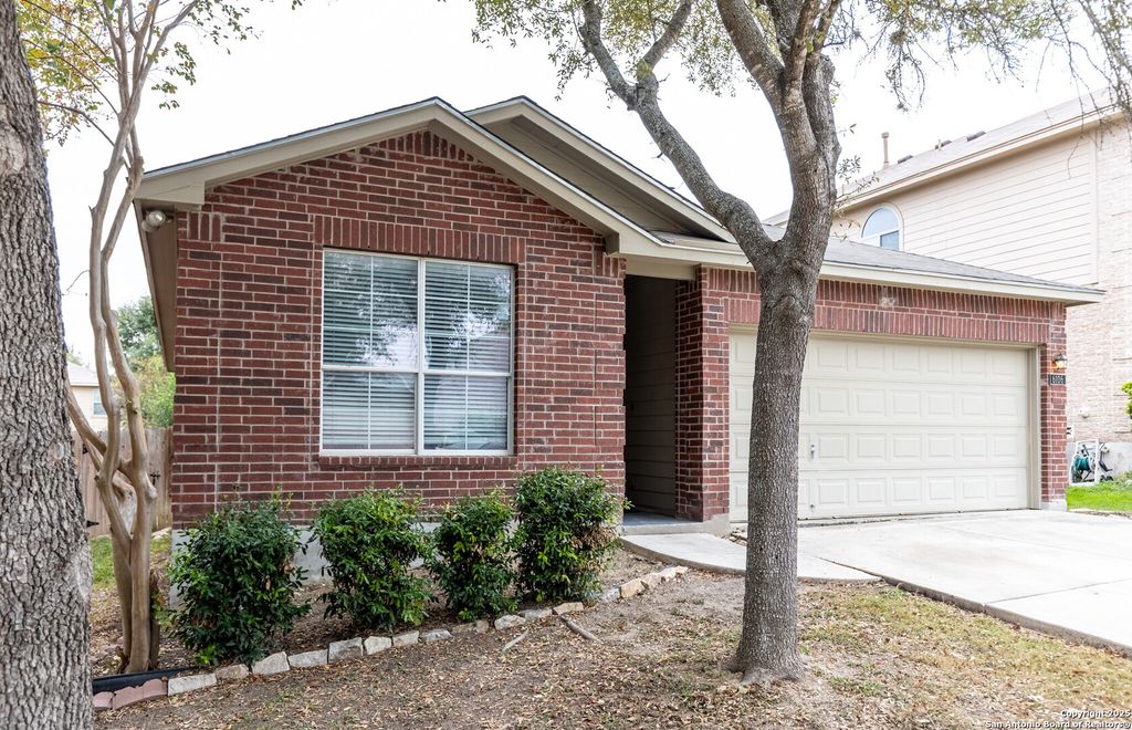 Photo of 6106 BRISCOE LEAF, San Antonio, TX 78253 (MLS # 1926048)