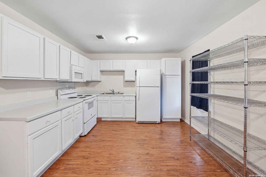 Photo of 610 VIRGINIA BLVD, San Antonio, TX 78203 (MLS # 2020954)