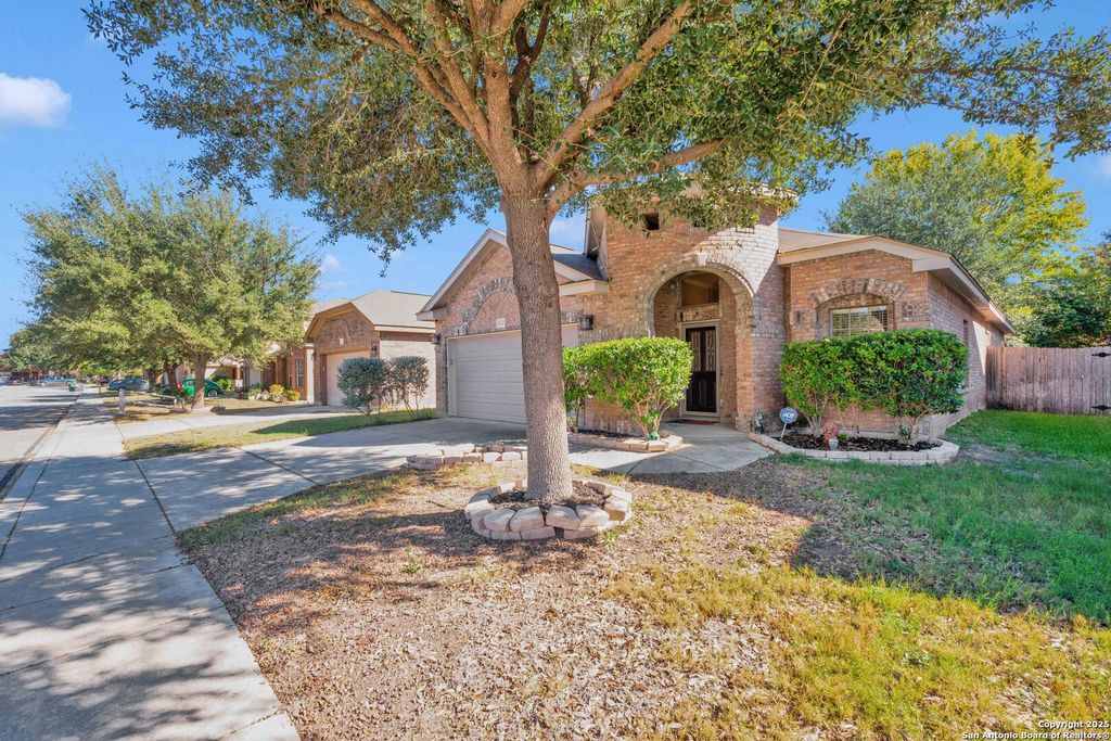 Photo of 10526 Corvey Ln, Helotes, TX 78023 (MLS # 1927995)