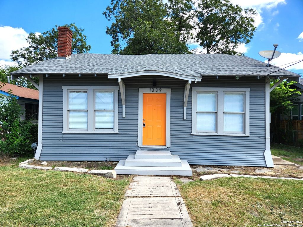 Photo of 1309 Nolan, San Antonio, TX 78202 (MLS # 1882951)