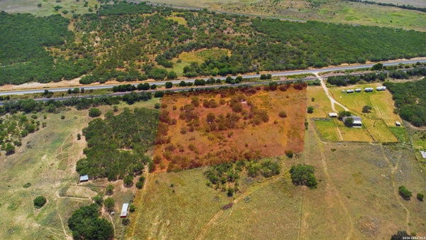 18347 COUNTY ROAD 163, ELMENDORF, TX 78112 - Image f9feca6d2f8c526e1c263d84ccf9c32f/2779031588